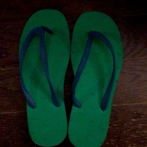 Adorable used conditon whale flip flops